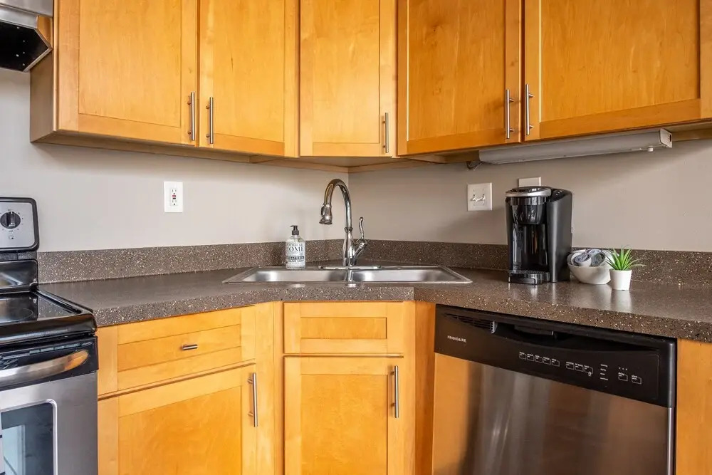 FRONTDESK East 8 Loft Apts Downtown Cincinnati