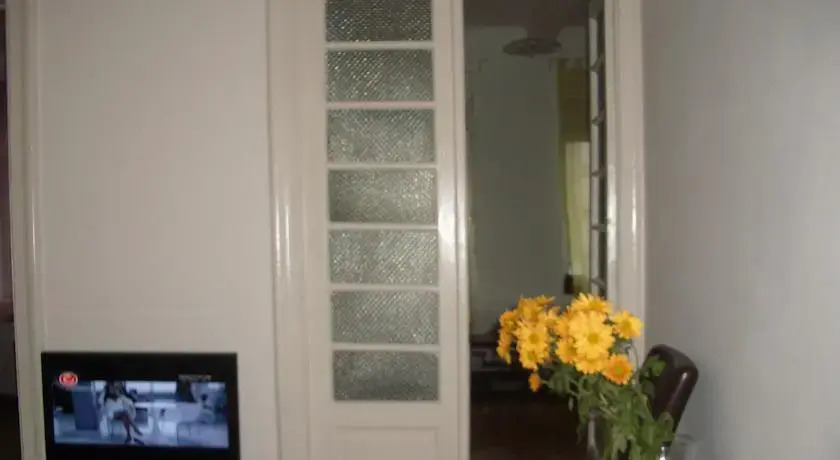 Petit Paris Hostel