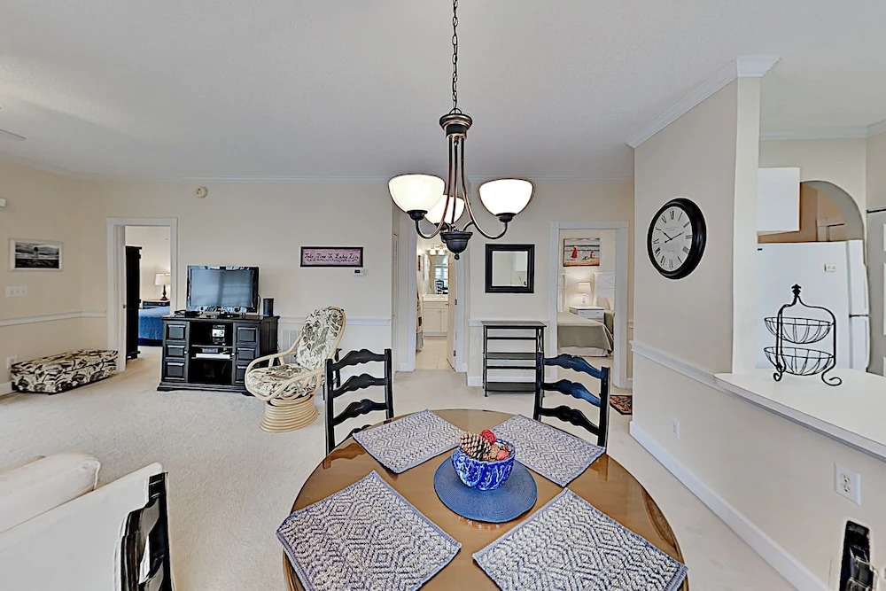 Chic W/ Balcony, Pool & Golf Course Views 2 Bedroom Condo