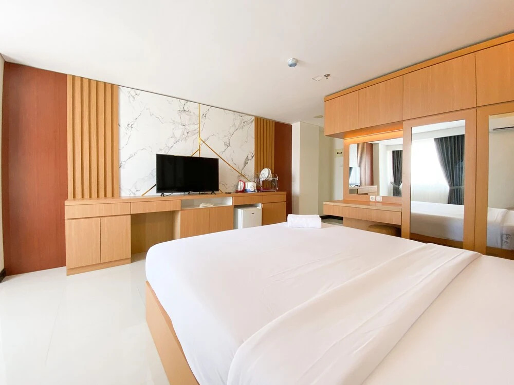 Homey And Strategic Studio (No Kitchen) At Sentraland Semarang Apartment