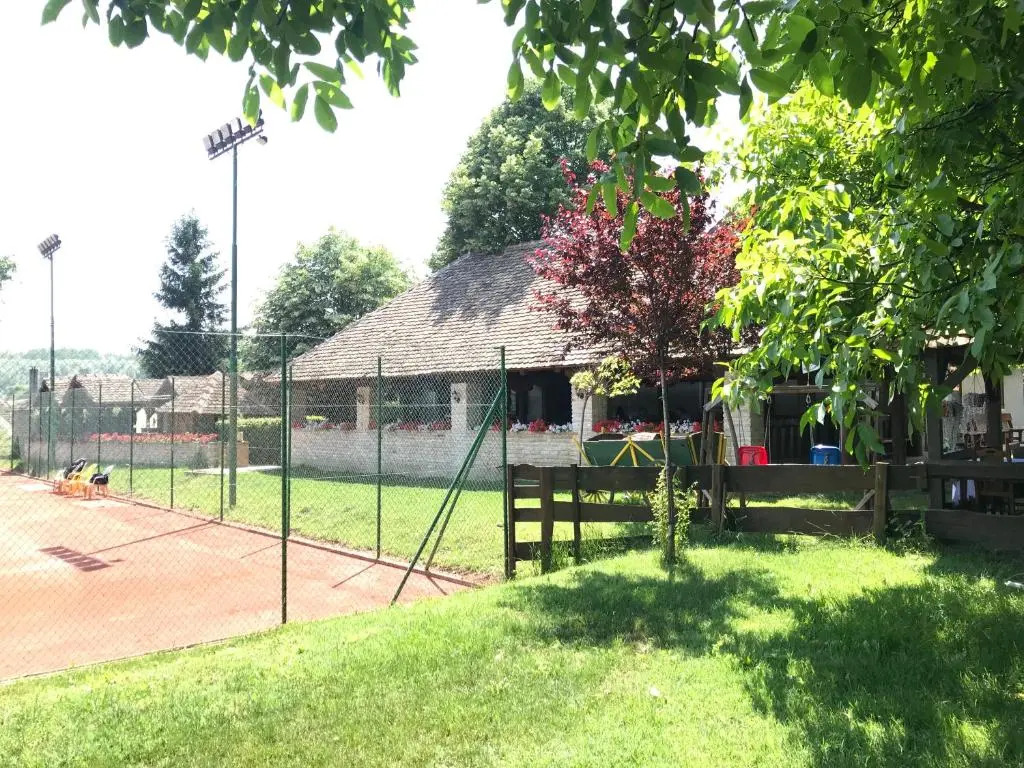 Petlov salaš rooms