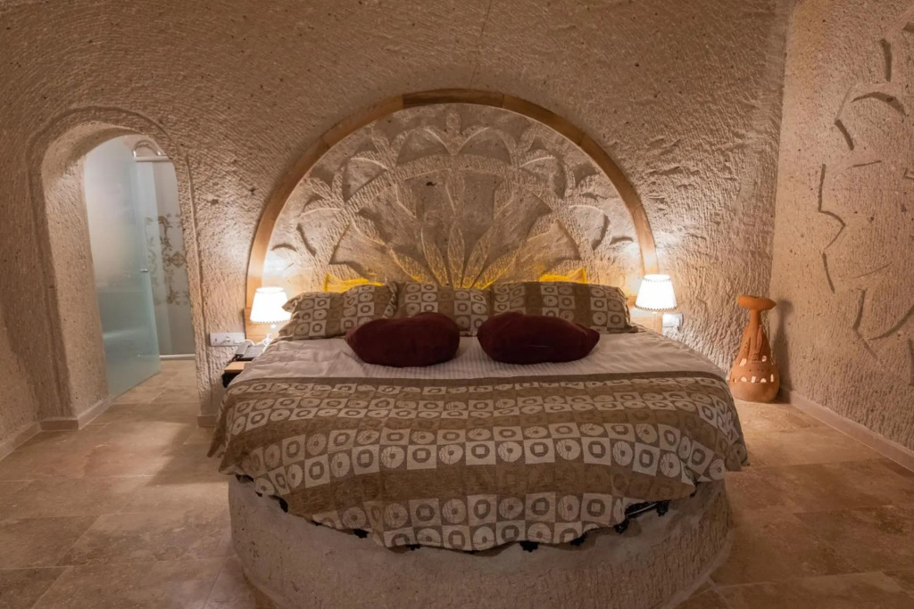 Elite Cave Suites