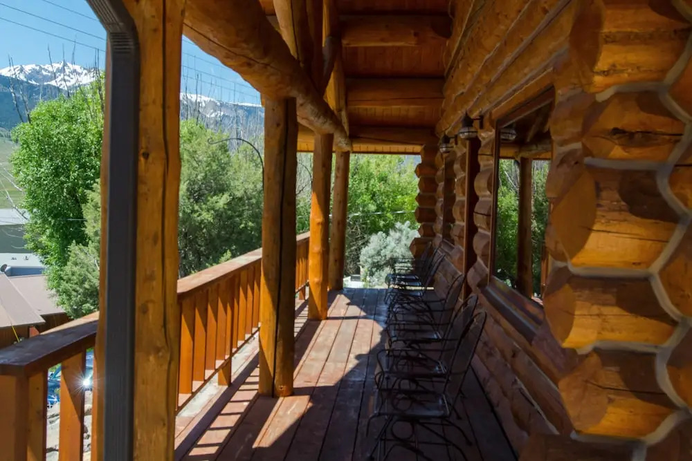 Roosevelt Hotel & Cabins - Yellowstone