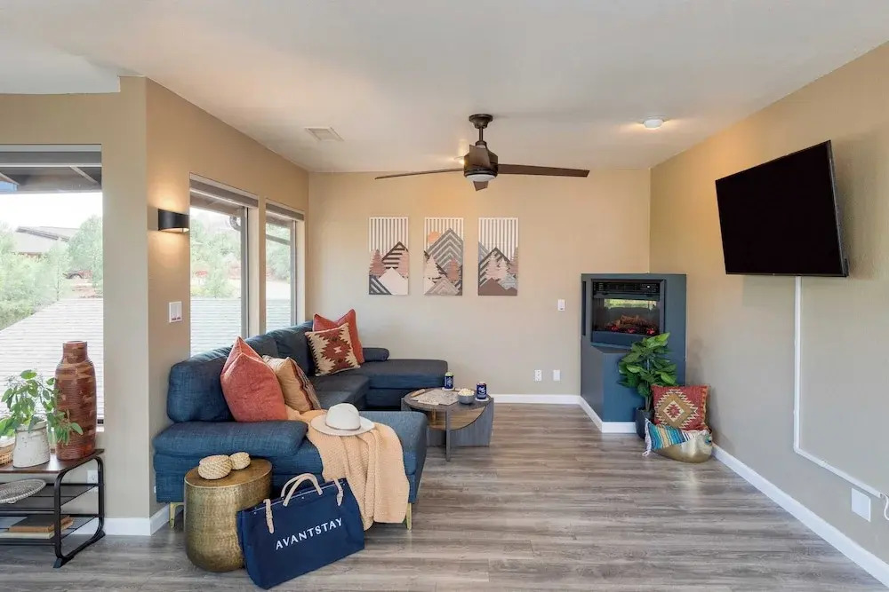 Mid-century Gem w/ Views, Hot Tub & Sunroom Lounge Red Rock Haven by Avantstay