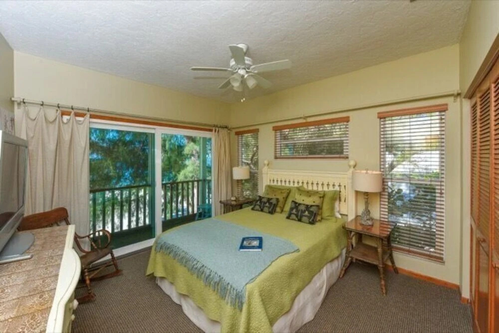 2903 Avenue F 3 Bedroom Home by RedAwning