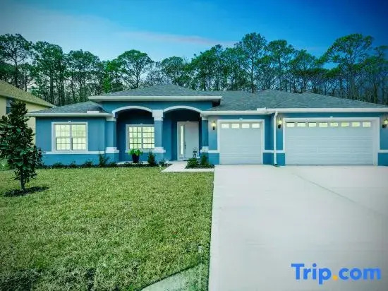 Spectacular NEW Home With Lots of parking Exit 284