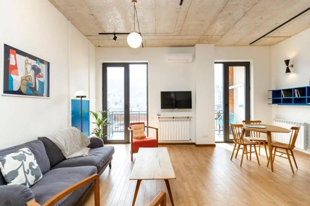 Modern 1BR apt w spacious balcony & a bathtub