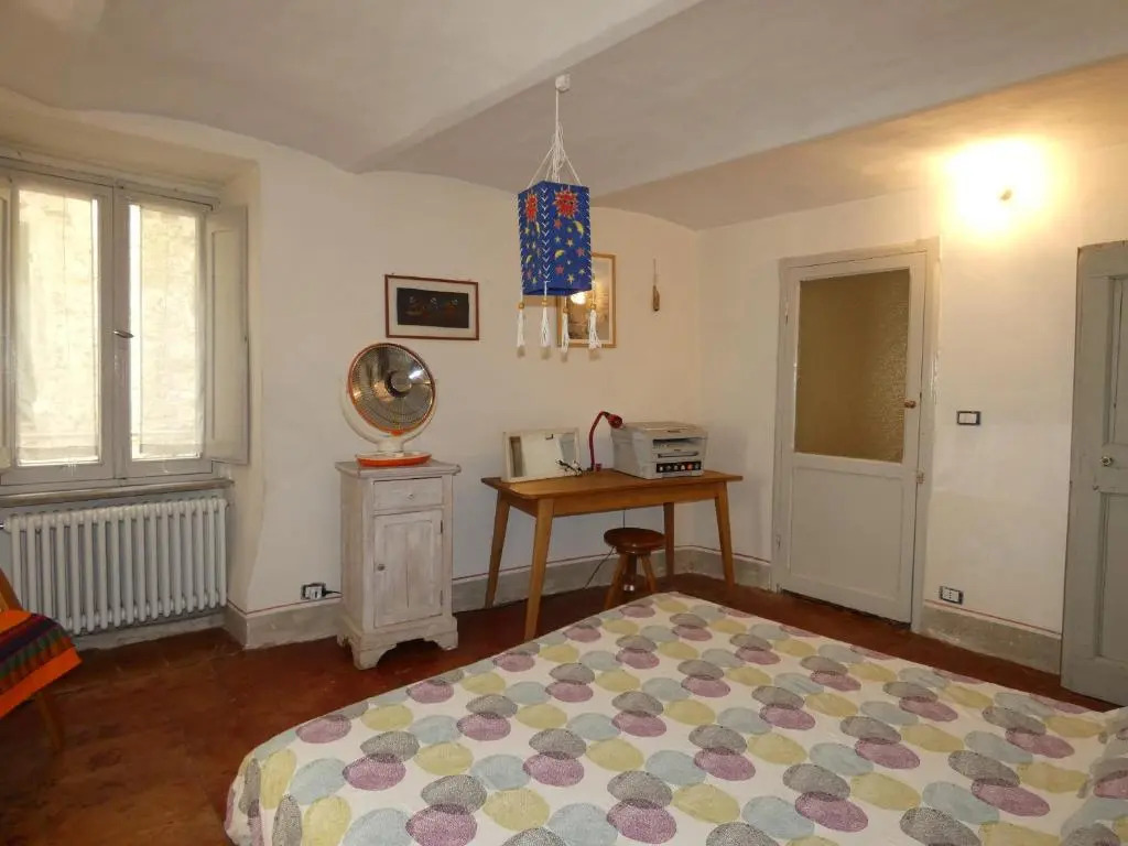 SCAPPO IN UMBRIA, nido cruxburgi