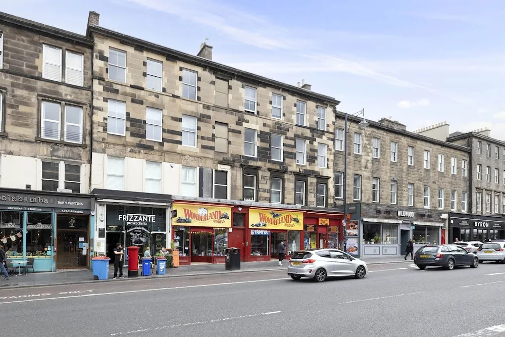JOIVY 4-Bed Stylish Flat In Edinburgh City Centre