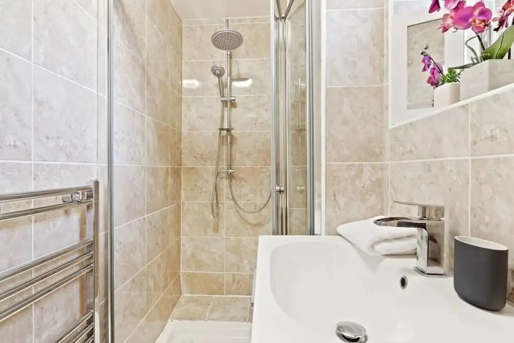 Bright 2 Bedroom House in Kennington