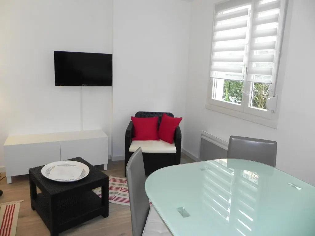 Appartement Aix-les-Bains, 1 pièce, 2 personnes - FR-1-617-5
