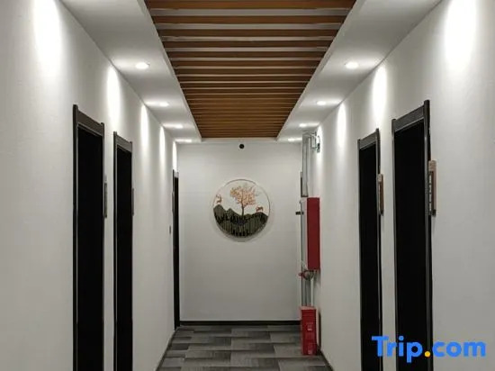 Luke Hotel (Zhoukou East Bus Station)