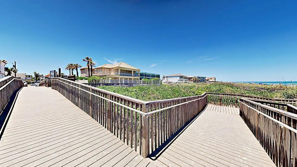 132 E Capricorn Drive Condo - 2 Br condo by RedAwning