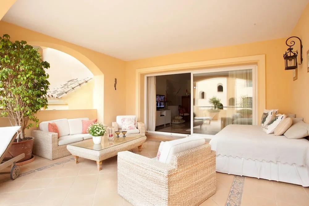 Sea Breeze Luxury Hacienda Elviria - EaW Homes