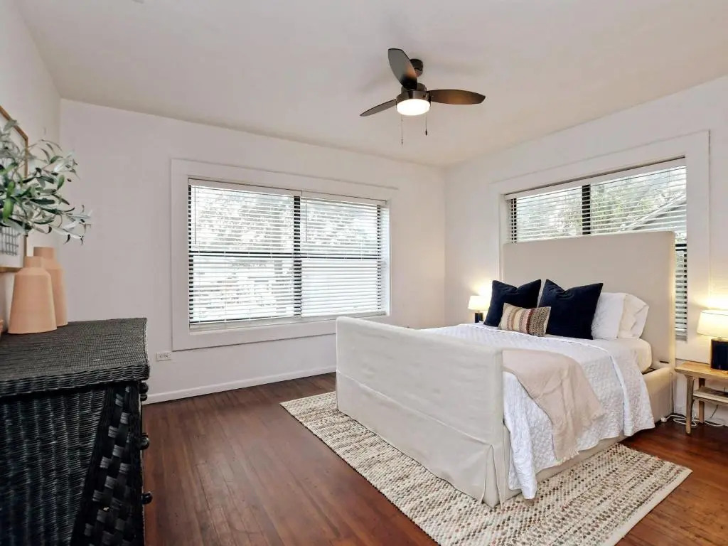 Classy 1927 Uptown Tudor 4 min to Magnolia