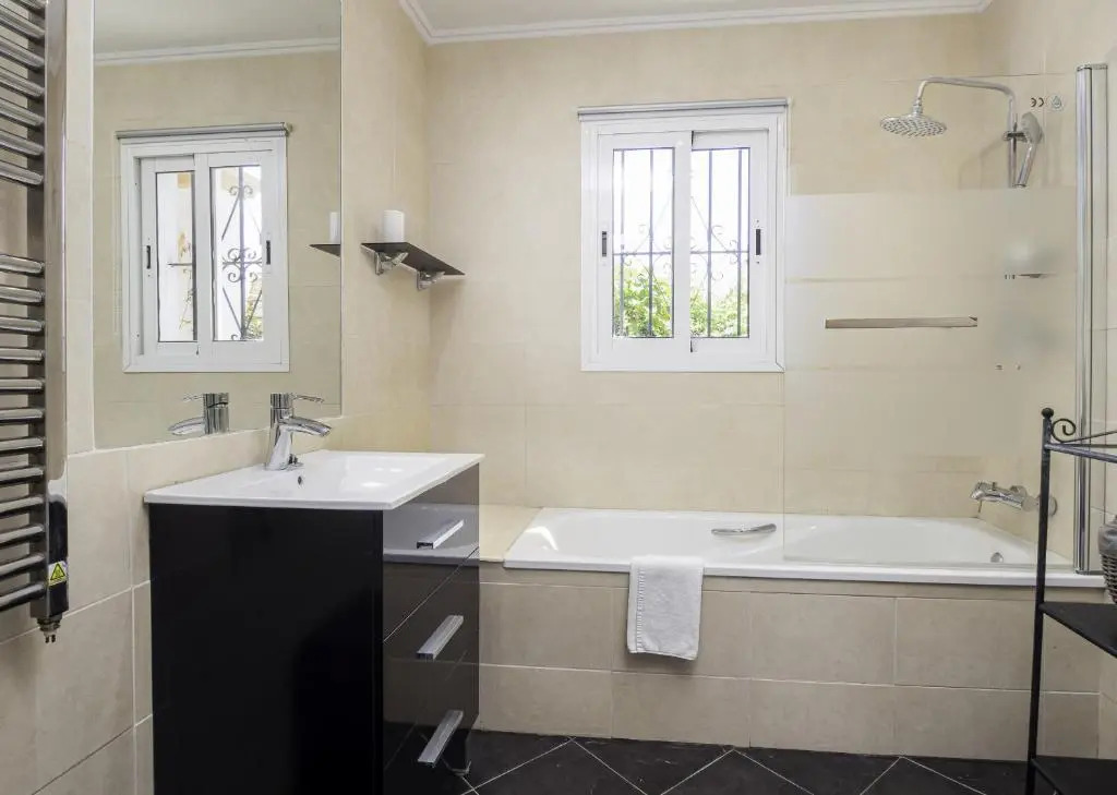 Villa 5 beds with private pool near Estepona - 5007
