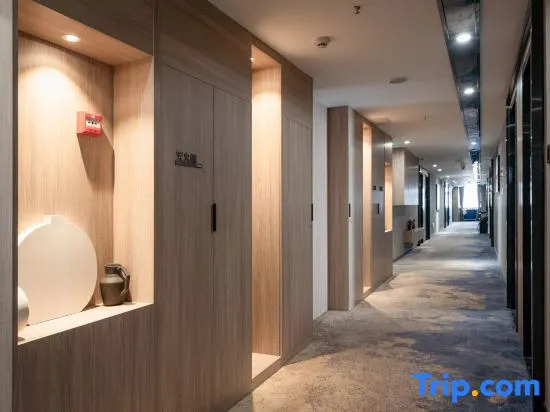 Qianyi Hotel (Yulin Jincheng Center Pedestrian Street Store)