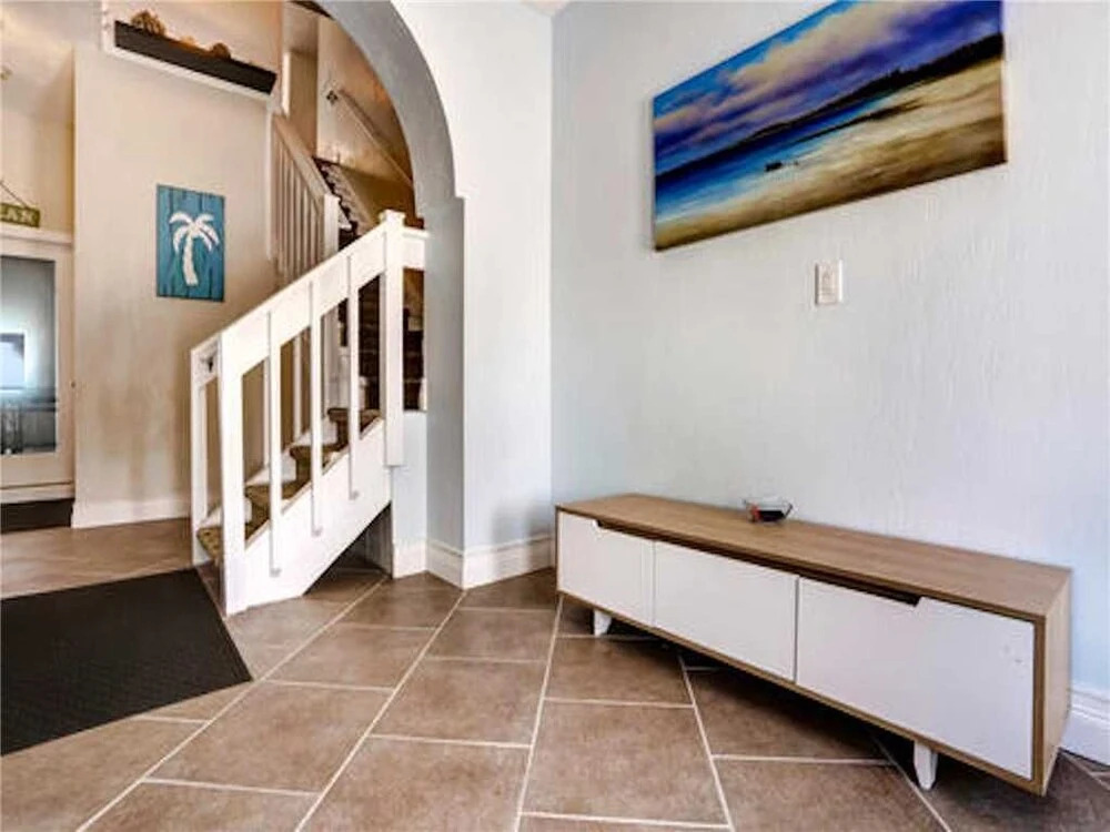 Beach Sanctuary, Beach Front, Views, 4 Bedrooms, Hot Tub, Sleeps 10