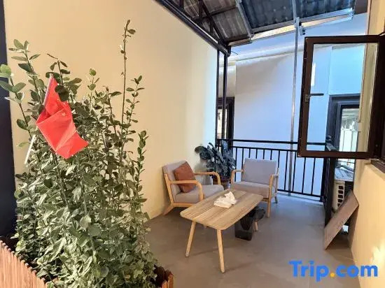 Mangshi Yunyu Dream Homestay (Dai Ethnic Ancient Town Scenic Area)