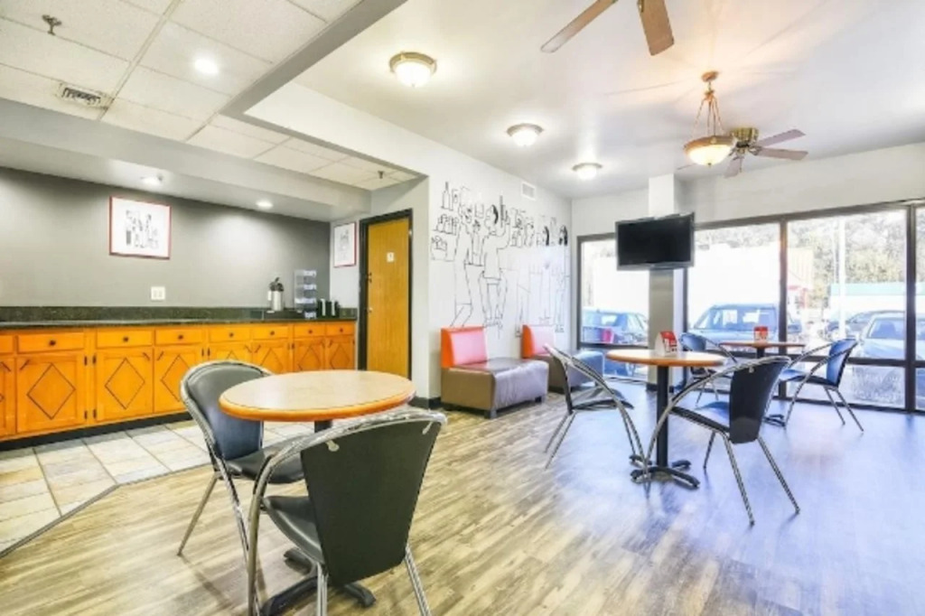 OYO Townhouse Inn Jacksonville near Little Rock Air Force Base