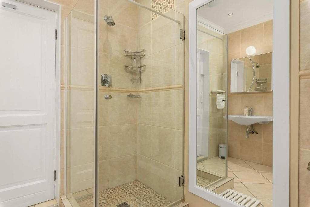 Meerendal Cottage-Affordable Luxury