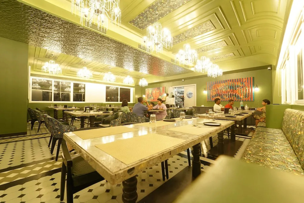 Yuvraj Le: Royale