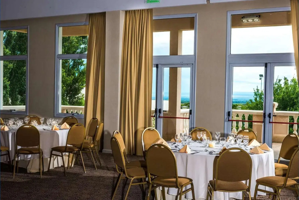 Howard Johnson Resort Spa