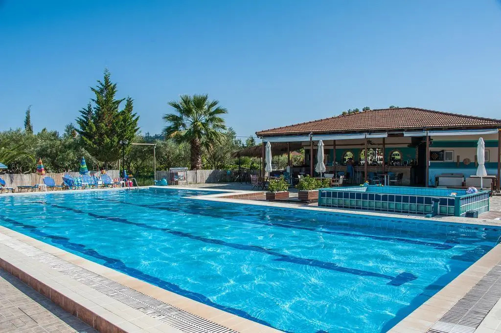 Tsolakis Studios & Apartments
