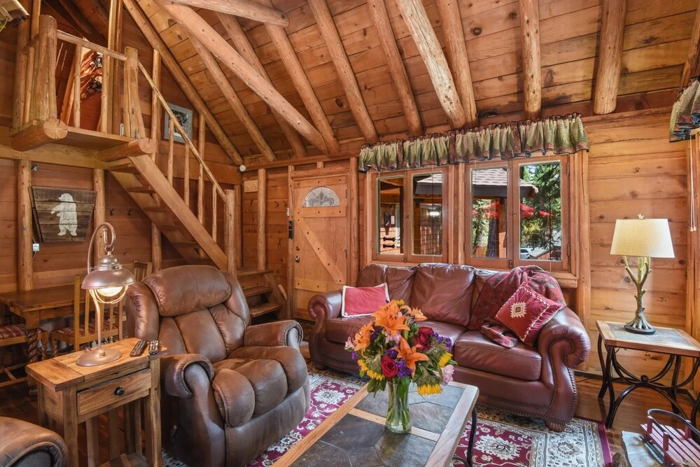 Dancing Cubs Camp - Hot Tub 2 Bedroom Cabin by Redawning