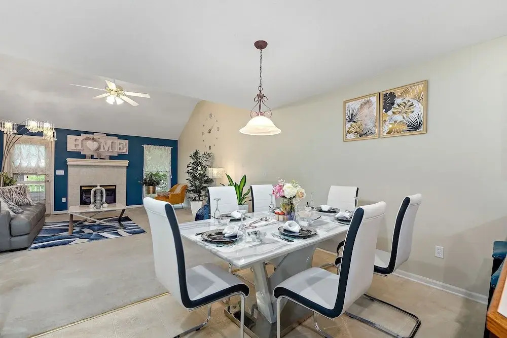 Beautiful Townhome 11 Minutes To Downtown 3 Bedroom Townhouse