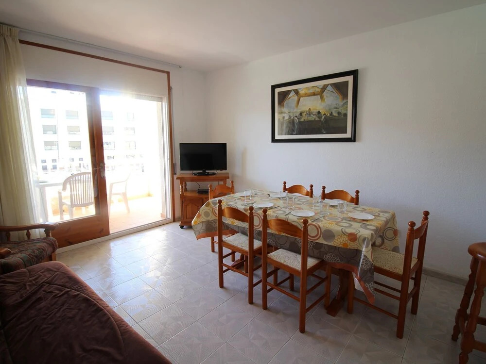 Apartment in Empuriabrava, 400 meters from the beach, sleeps 6 people