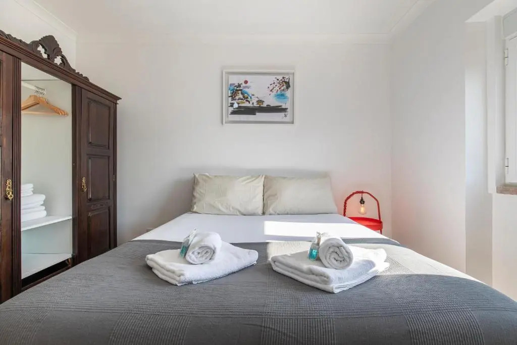 LovelyStay - Sunny 1BDR Apartment W/Terrace