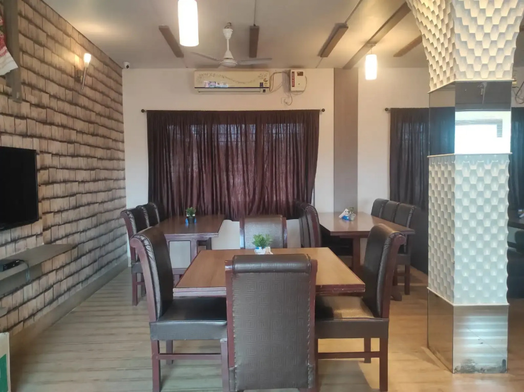 Hotel Holiday Palace