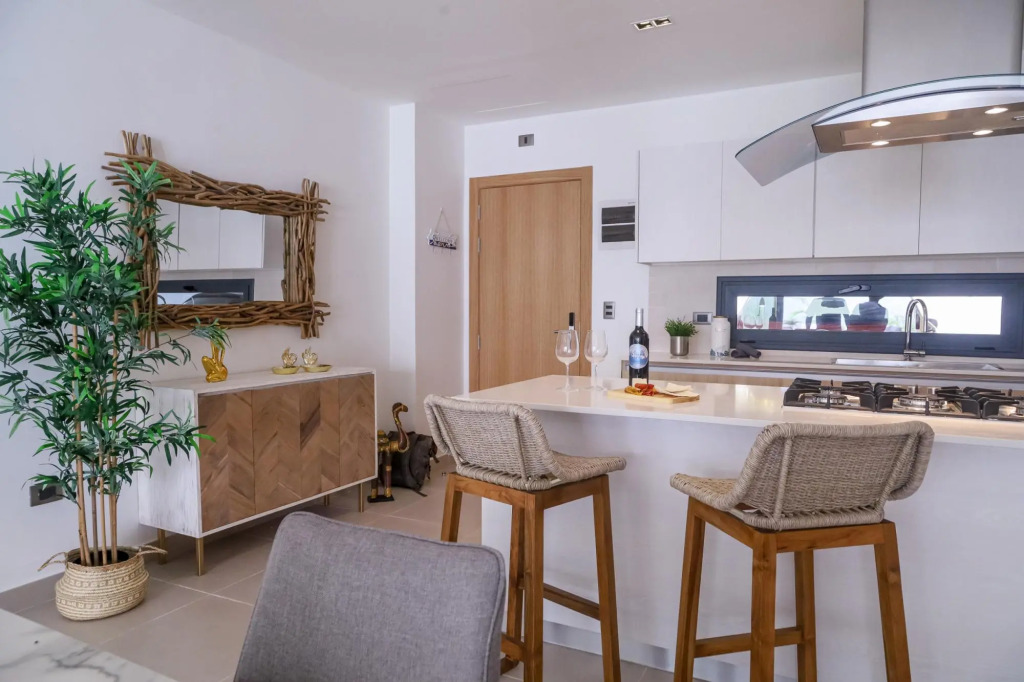 Gorgeous Ground Floor Apartment With Shared Pool A1