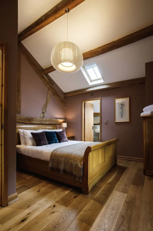 Beautiful Secluded 2-bed Barn With Woodfire Hottub