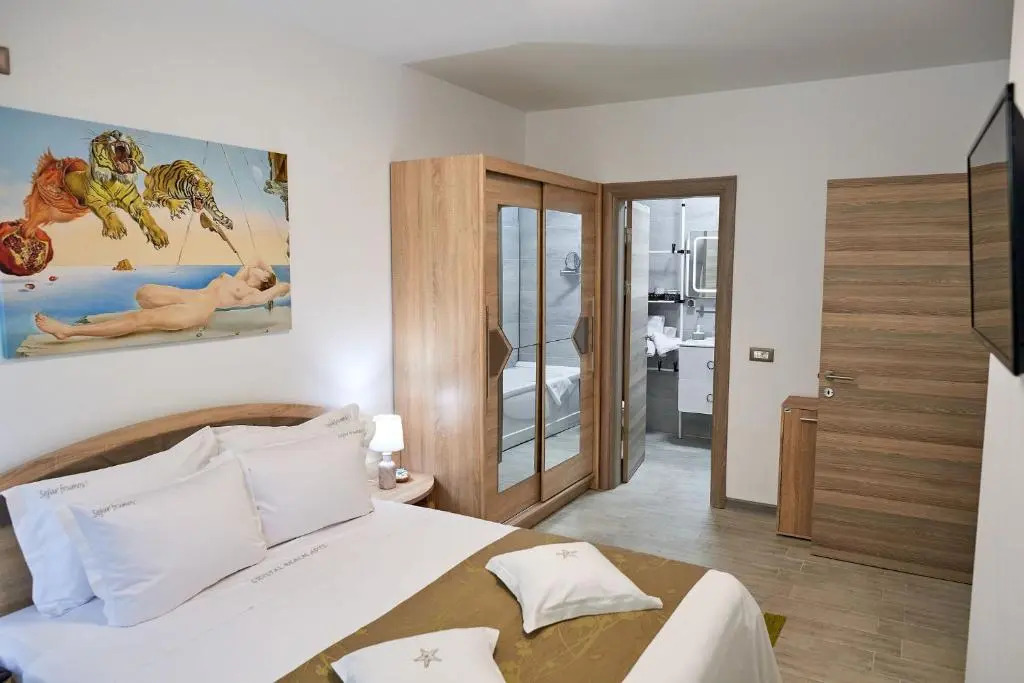 Purple Pearl Apartments Spa n Pool Beach resort
