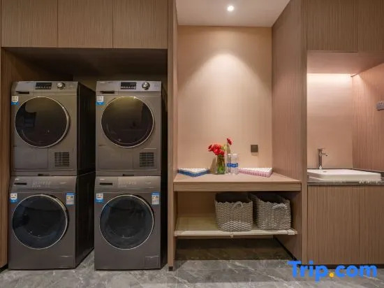 World Hotel (Jinan Jing Shi East Road Rong Chuang Cultural and Tourism City)