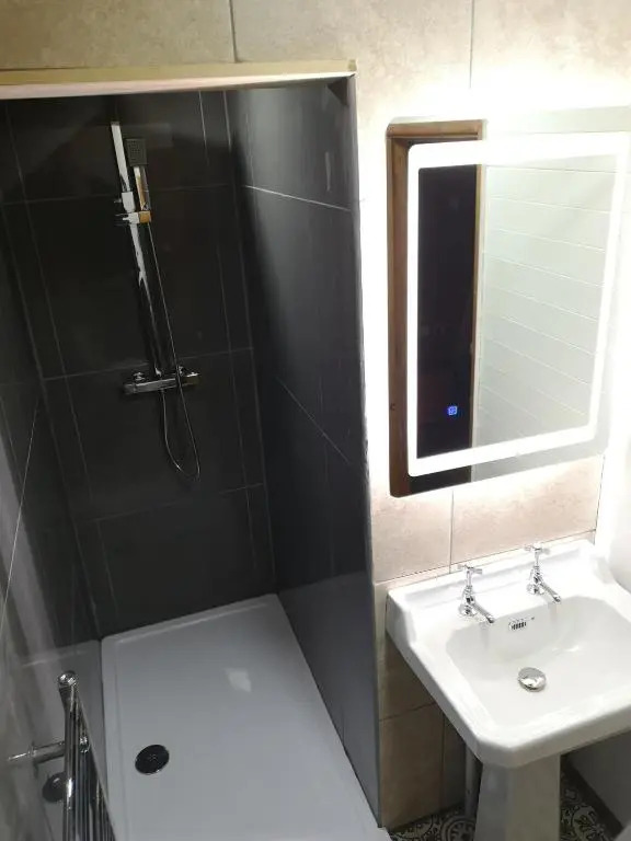 Otter 4 Hot Tub - HuntersMoon-Warminster-Bath-Salisbury