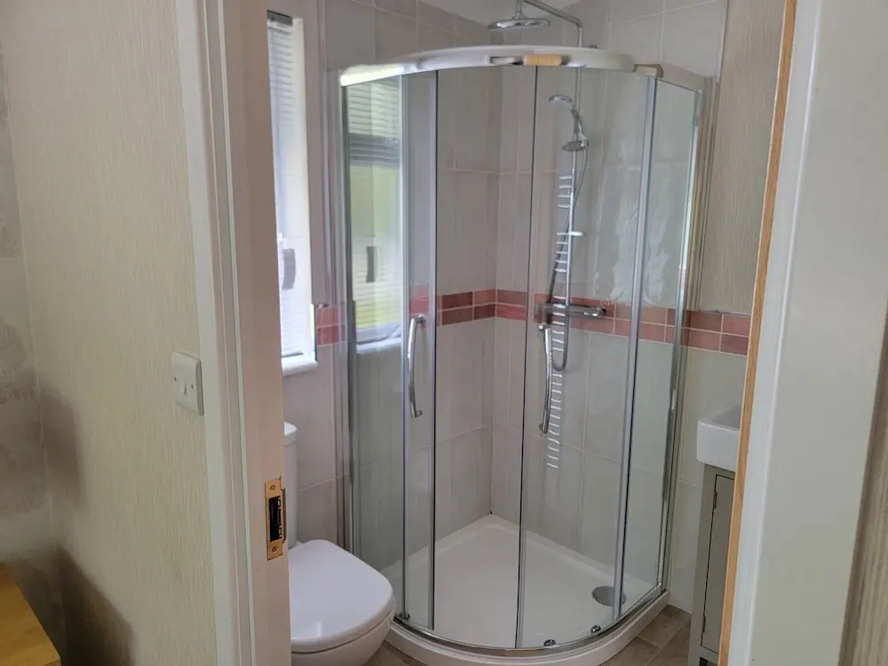 Luxury 2-bed Lodge in Routh, Sleeps 4 With Hot Tub