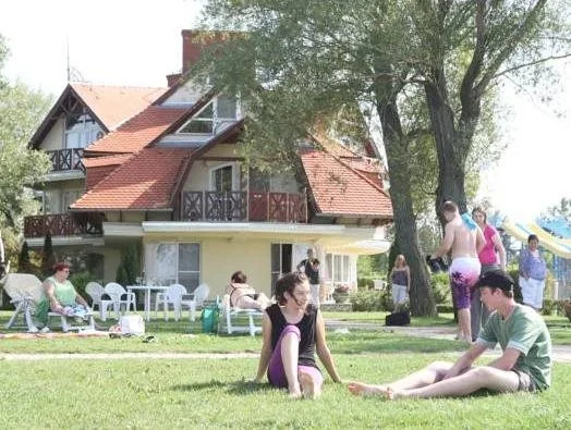 Lelle Park Apartmanház