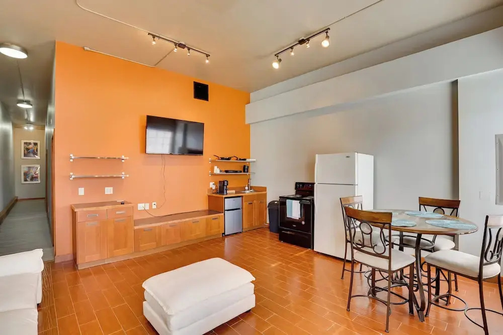 Ultimate Convenience: Historic Dtwn Marshall Apt!