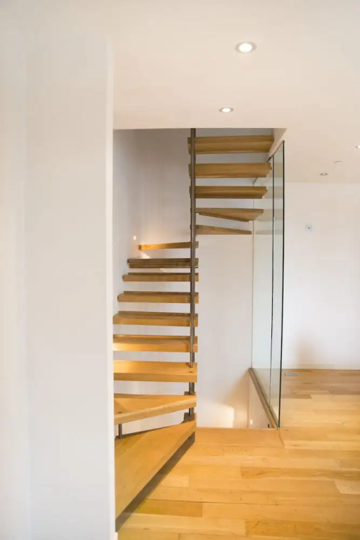 The Holborn Lights - Modern 3BDR Home with Rooftop Terrace & Garage