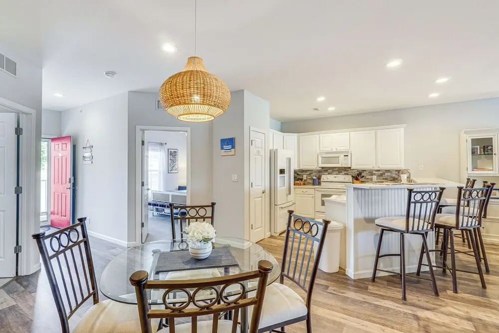 Dine Al Fresco on Balcony: Osage Beach Condo!