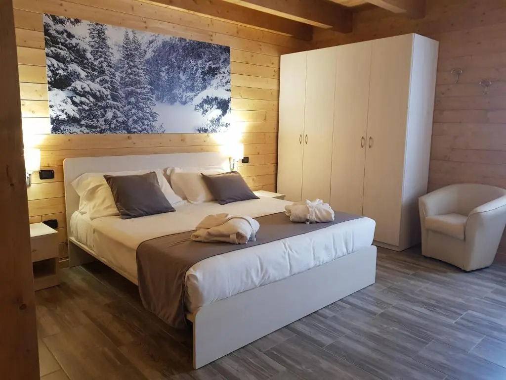 Lorica Suite