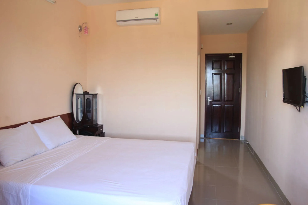 Ngọc Hân Hotel By The Moment