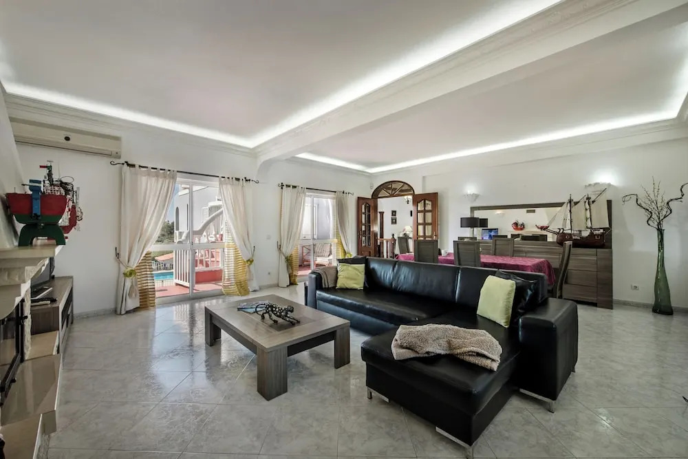 Villa Cadre - 5BR w Private Pool & Snooker Table