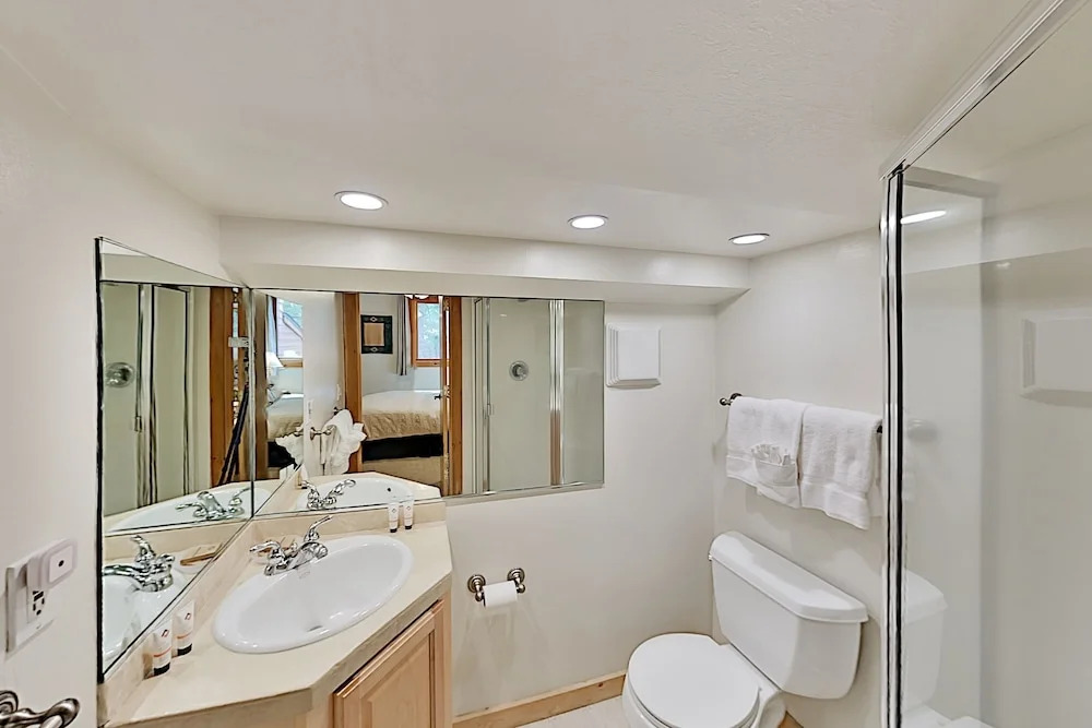 4020skiv 2 Bedroom Condo