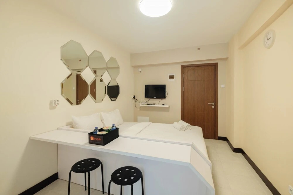Homey and Comfy Studio Cinere Resort Apartment
