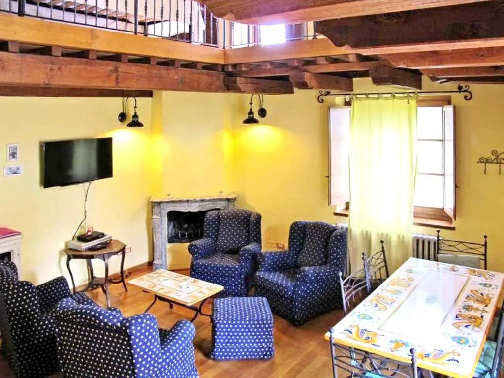 7 bedrooms villa with private pool enclosed garden and wifi at Loc Ramazzano Perugia
