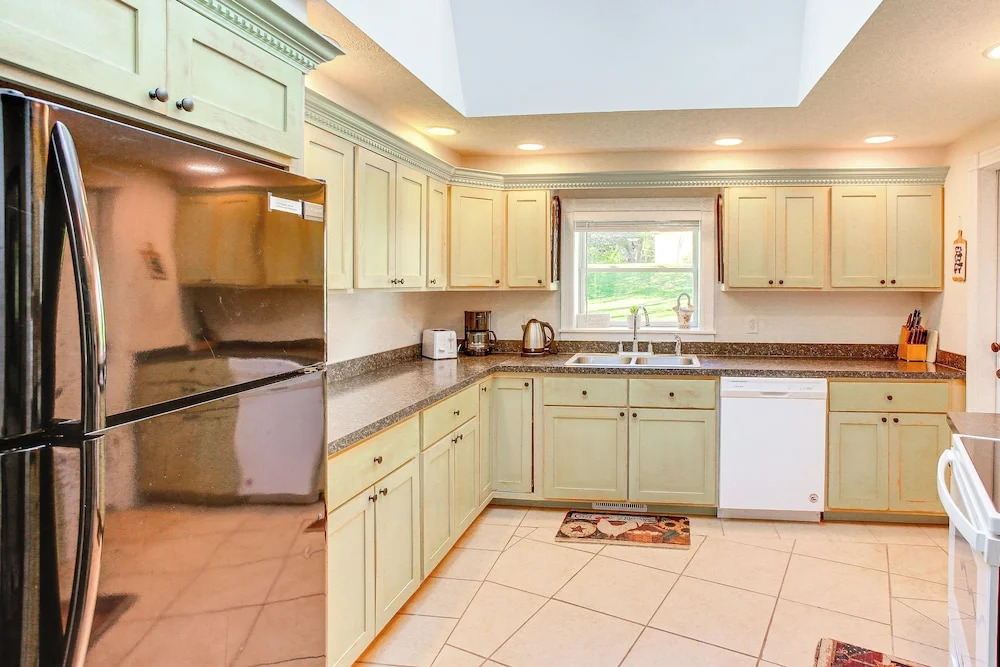 Relax Fireside! Frankfort Apt Near Dtwn & Beaches